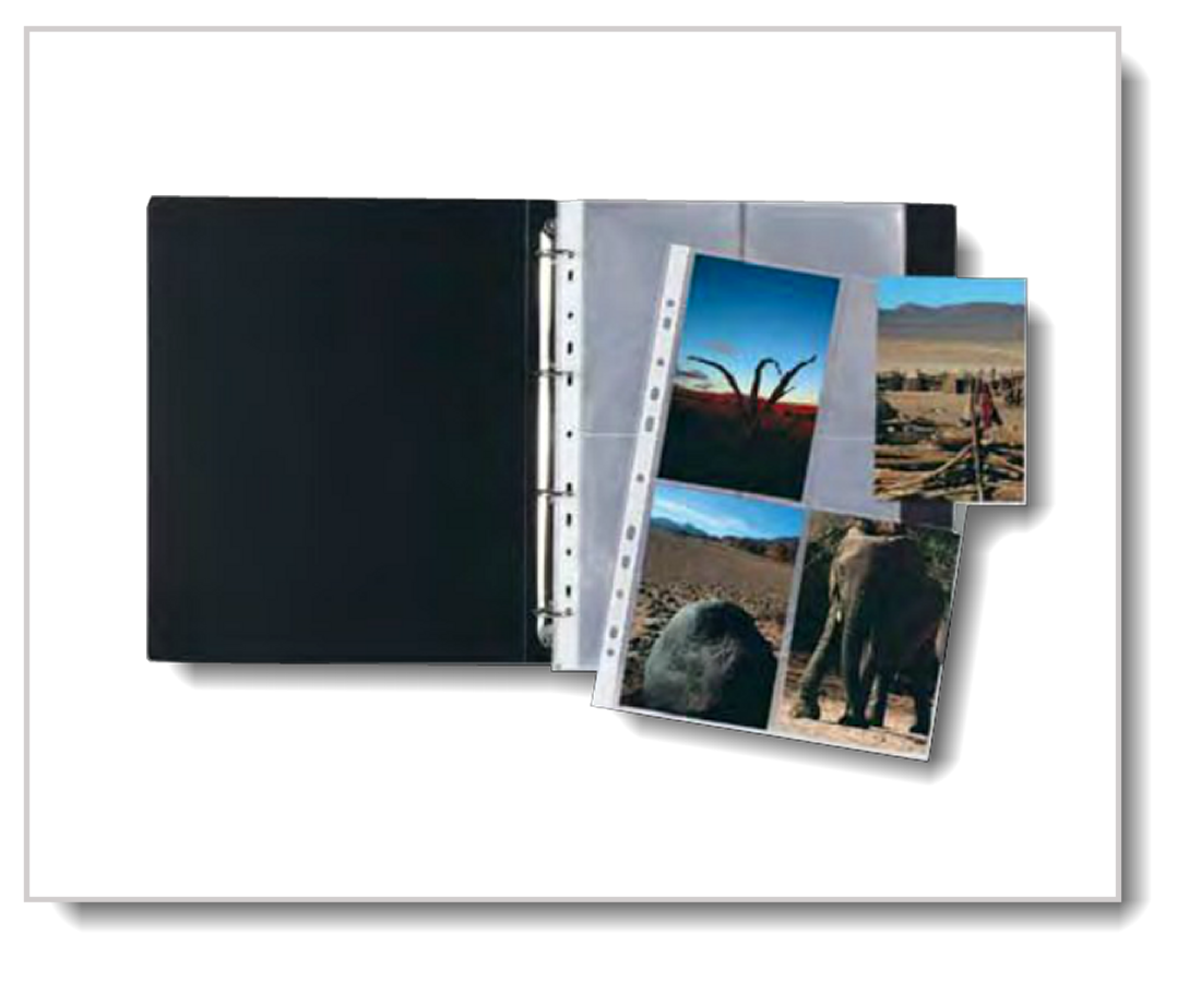 Een lege map met insteekhoes voor cover